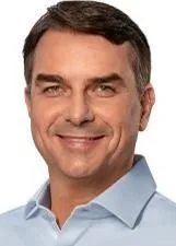 Foto oficial de FLAVIO BOLSONARO nas eleições 2026, divulgada pelo TSE