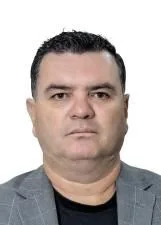 Foto oficial de CARLOS ADRIANO nas eleições 2026, divulgada pelo TSE