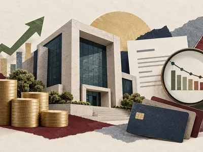Colagem editorial com banco, moedas, cartões, documentos e lupa sobre gráfico de risco de crédito